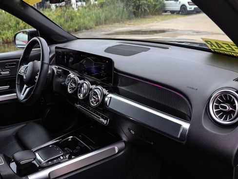 Used 2021 Mercedes-Benz GLB 250 image 17