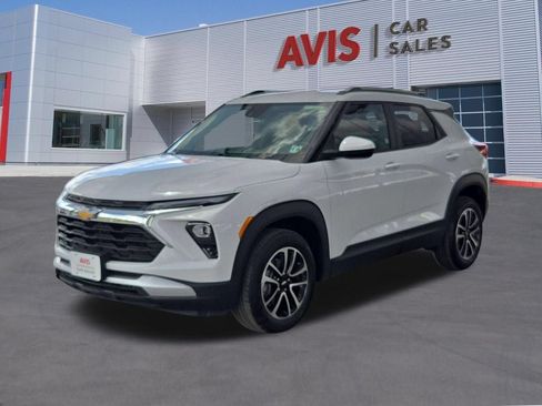 Used 2025 Chevrolet TrailBlazer LT AWD/4WD image 2