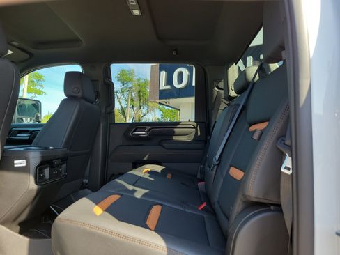 Used 2026 GMC Sierra 2500 AT4 image 14