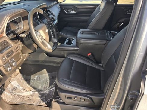 Used 2023 Chevrolet Suburban LT image 12