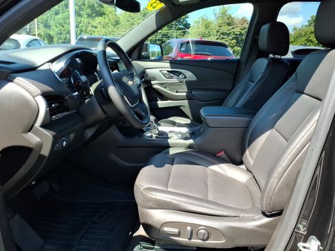 Used 2023 Chevrolet Traverse LT AWD/4WD image 11