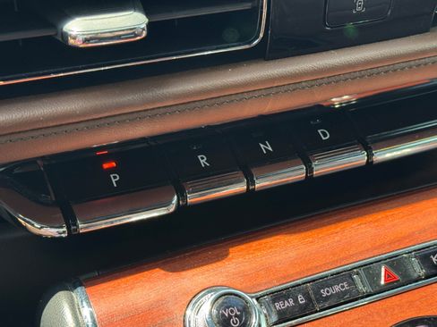 Used 2022 Lincoln Aviator Reserve w/ Equipment Group 201A RWD image 27