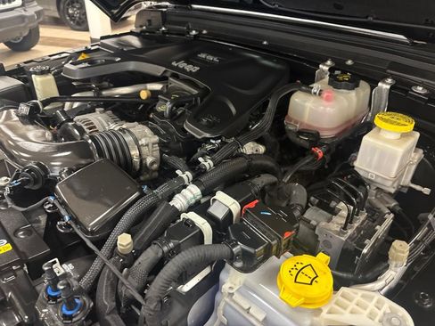 Used 2021 Jeep Gladiator Sport AWD/4WD image 41