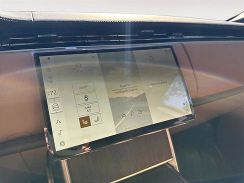 New 2026 Land Rover Range Rover SE image 13