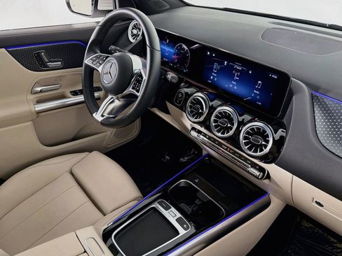 Certified 2025 Mercedes-Benz GLA 250 image 17