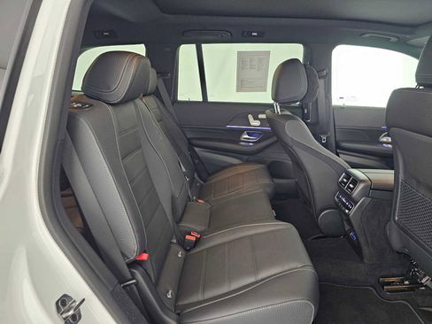 Used 2026 Mercedes-Benz GLS 580 4MATIC image 12