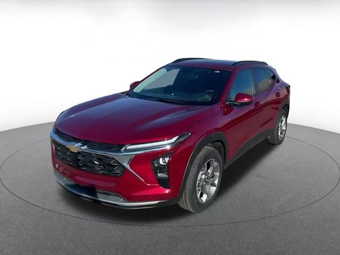 Used 2025 Chevrolet Trax LT image 7