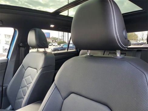 Certified 2025 Volkswagen Atlas Cross Sport SE w/ Panoramic Sunroof Package image 16