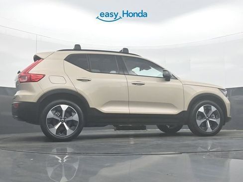 Used 2026 Volvo XC40 B4 Plus image 34