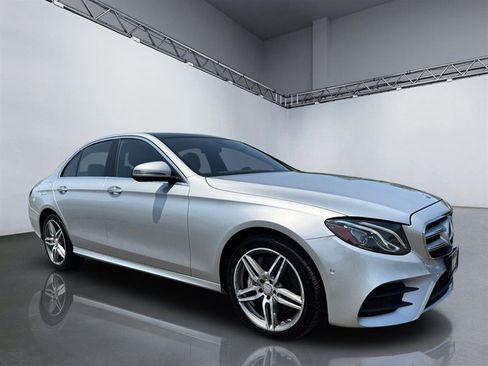 Used 2017 Mercedes-Benz E 300 4MATIC image 8