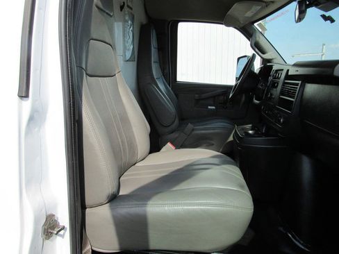Used 2022 GMC Savana 3500 Extended w/ Power Convenience Package RWD image 14