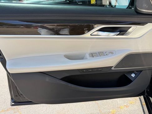 Used 2021 BMW 740i w/ Premium Package RWD image 13