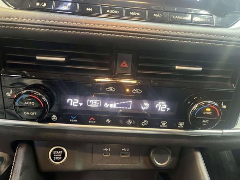 Used 2021 Nissan Rogue SL w/ Premium Package image 17