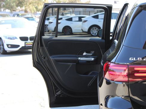 Used 2025 Mercedes-Benz GLB 250 4MATIC image 20