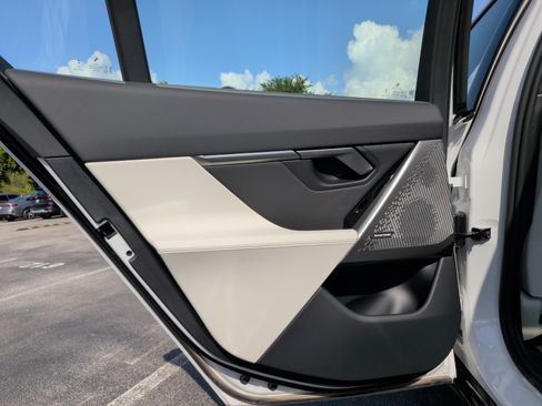 Used 2027 BMW i5 eDrive40 w/ M Sport Package RWD image 42