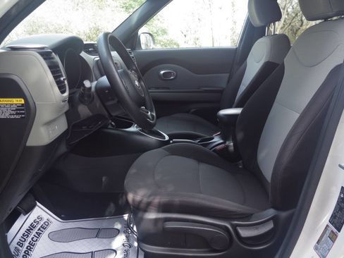 Used 2016 Kia Soul image 12
