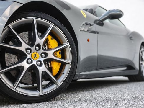 Used 2010 Ferrari California RWD image 12
