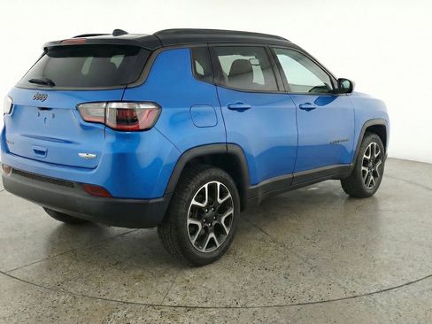 Used 2025 Jeep Compass Trailhawk image 9
