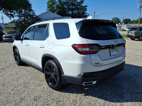 Used 2025 Honda Pilot Black Edition image 5