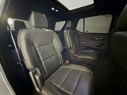 Used 2023 Chevrolet Traverse Premier image 32