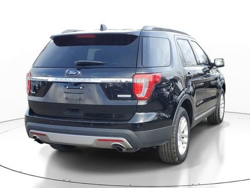Used 2016 Ford Explorer XLT w/ Equipment Group 202A image 4
