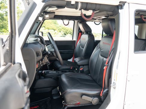 Used 2017 Jeep Wrangler Unlimited Rubicon AWD/4WD image 16