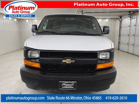 Used 2017 Chevrolet Express 3500 Extended RWD image 8
