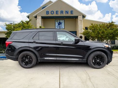 Used 2023 Ford Explorer XLT w/ Equipment Group 202A RWD image 6