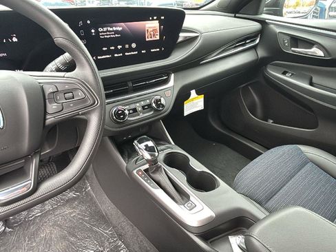 New 2025 Buick Envista Preferred w/ Convenience II Package image 18