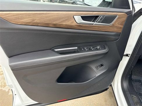 Certified 2025 Volkswagen Atlas SE image 10