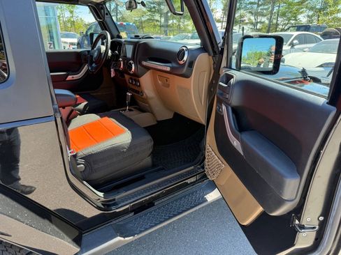 Used 2012 Jeep Wrangler Sahara w/ Connectivity Group AWD/4WD image 8