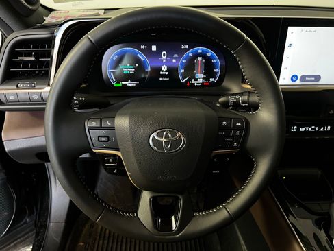 Certified 2024 Toyota Crown AWD/4WD image 9