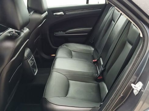 Used 2019 Chrysler 300 Limited image 14