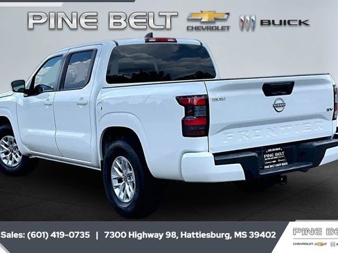 Used 2024 Nissan Frontier SV RWD image 2