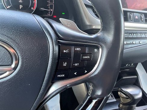 Used 2020 Lexus ES 300h w/ Premium Package FWD image 15