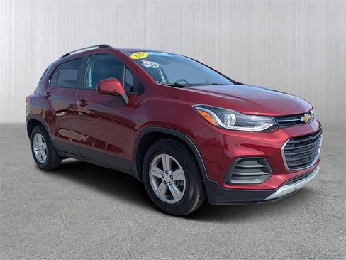 Certified 2022 Chevrolet Trax LT w/ LT Convenience Package image 1