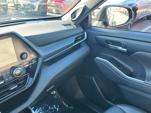 Used 2023 Toyota Highlander XSE image 31