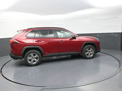 Used 2025 Toyota RAV4 XLE AWD/4WD image 12