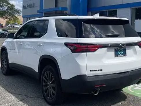 Used 2023 Chevrolet Traverse RS AWD/4WD image 2