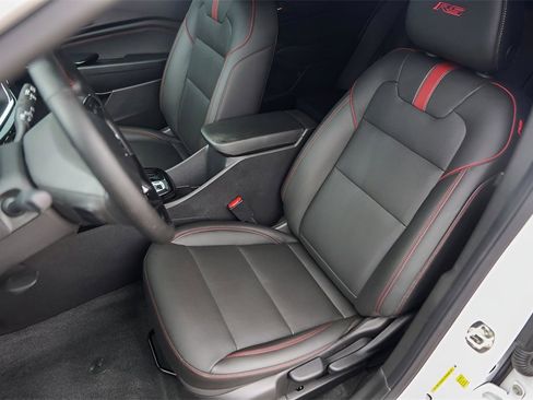 Used 2025 Chevrolet Trax RS w/ Sunroof Package image 7