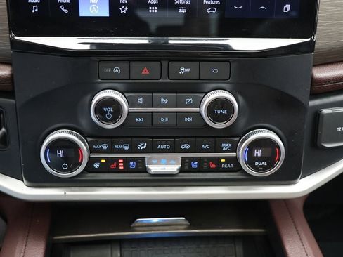 Used 2024 Ford Expedition Limited image 26
