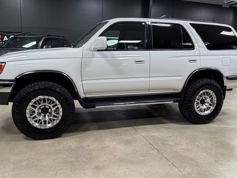 Used 2000 Toyota 4Runner SR5 w/ Upgrade Value Pkg 4 AWD/4WD image 9
