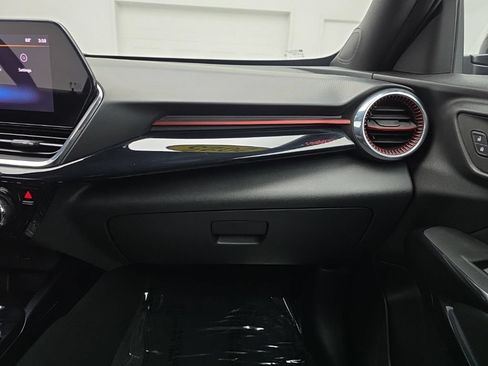 Used 2025 Chevrolet Trax RS FWD image 37