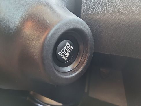 Used 2024 RAM ProMaster 2500 w/ Convenience Group image 24