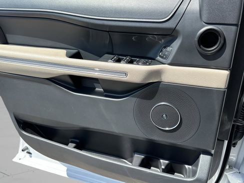 Used 2022 Ford Expedition Limited image 24