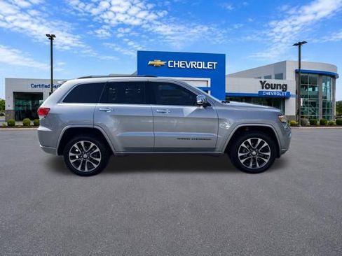 Used 2018 Jeep Grand Cherokee Overland AWD/4WD image 8