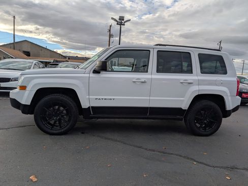 Used 2015 Jeep Patriot Latitude w/ Sun/Sound Group image 17