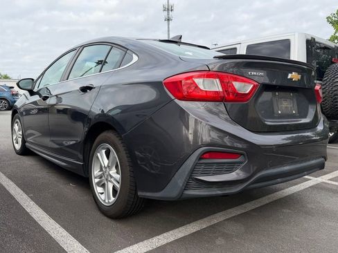 Used 2017 Chevrolet Cruze LT w/ Convenience Package FWD image 4