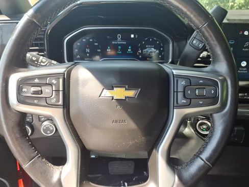 Used 2022 Chevrolet Silverado 1500 LT w/ Convenience Package II AWD/4WD image 7