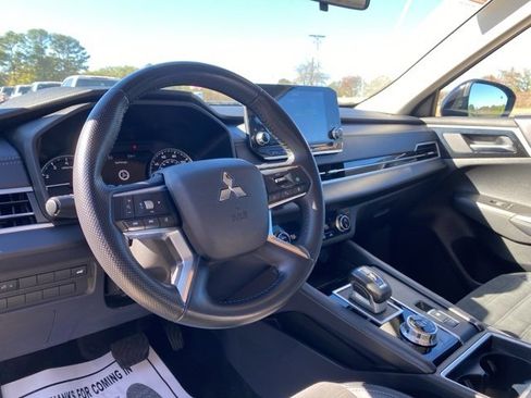 Used 2024 Mitsubishi Outlander SE image 21